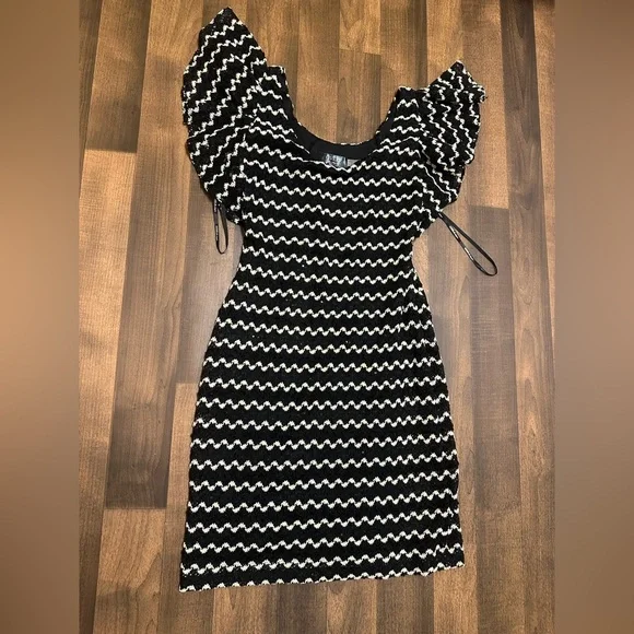 GUESS
Black and White Bodycon Mini Dress - Picture 5 of 10